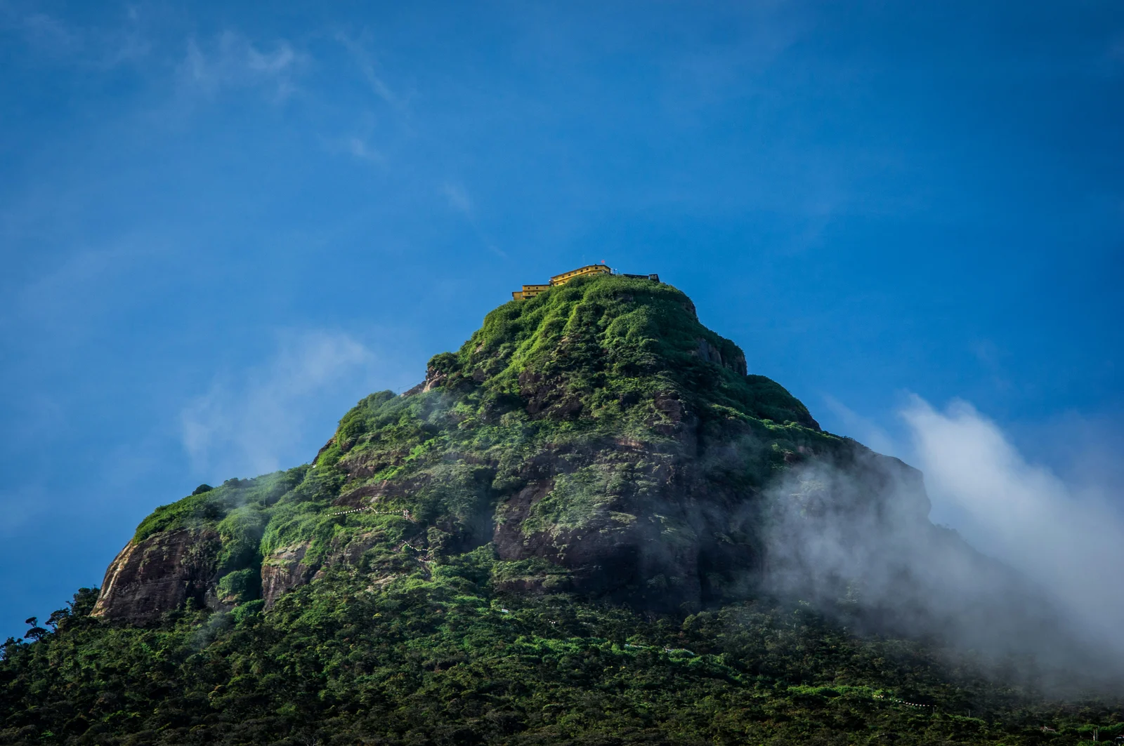 Multi-religious pilgrimage in Sri Lanka: Adam's Peak (Sri Pada)
